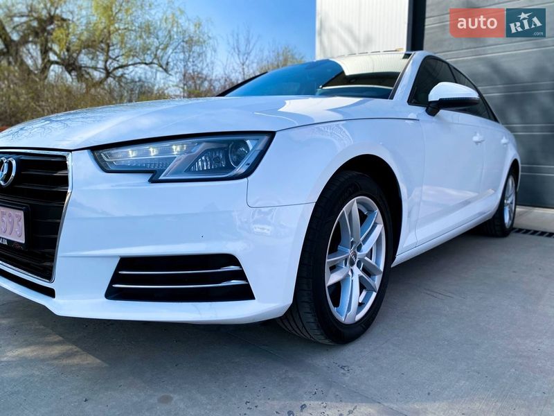 Седан Audi A4 2017 в Ужгороді
