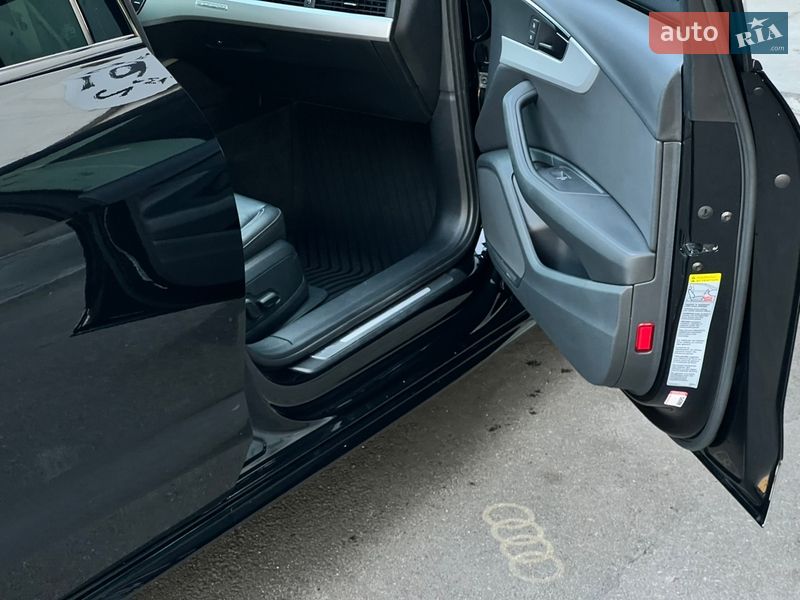 Седан Audi A4 2021 в Києві