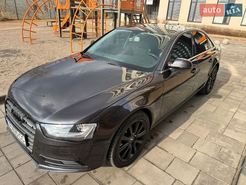 Седан Audi A4 2013 в Києві