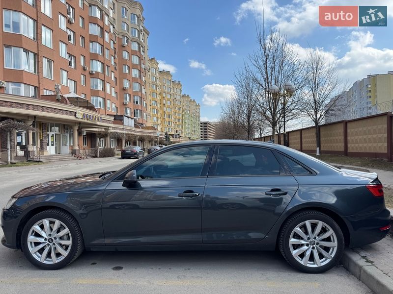 Седан Audi A4 2017 в Киеве