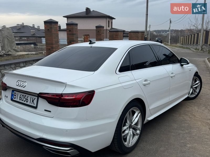 Седан Audi A4 2021 в Полтаві