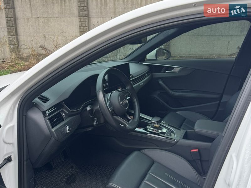 Седан Audi A4 2021 в Полтаві