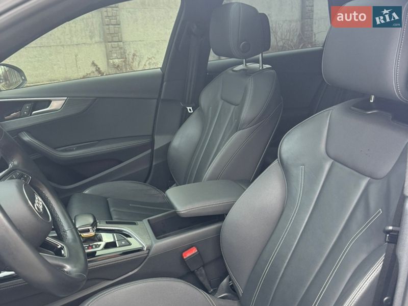 Седан Audi A4 2021 в Полтаві