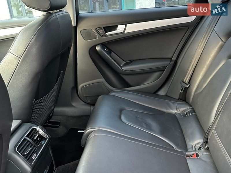 Седан Audi A4 2013 в Львове