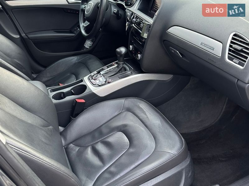 Седан Audi A4 2013 в Львове