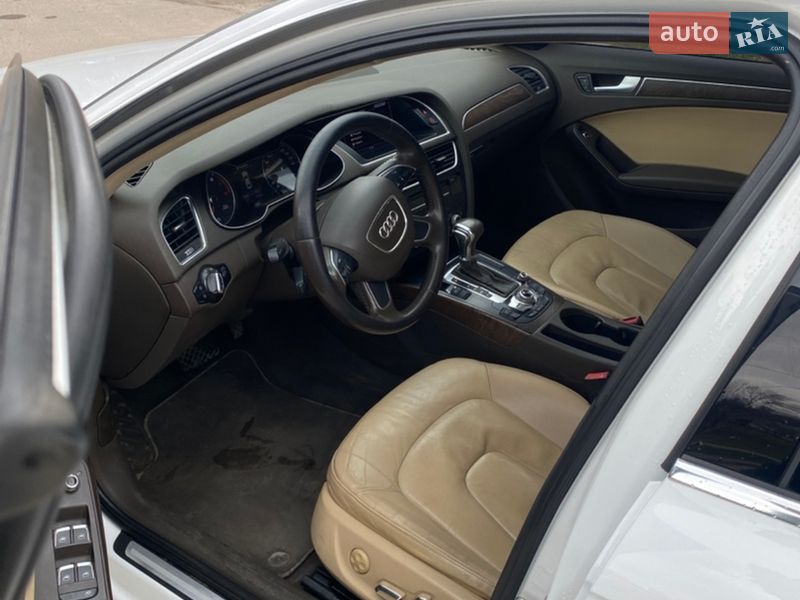 Седан Audi A4 2014 в Львове