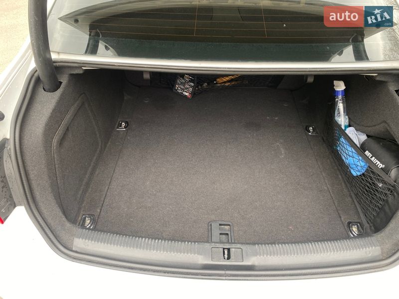 Седан Audi A4 2014 в Львове