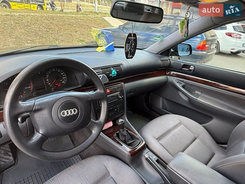 Седан Audi A4 1999 в Ровно