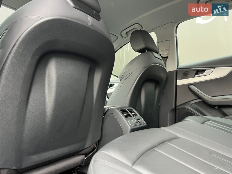 Седан Audi A4 2020 в Львове