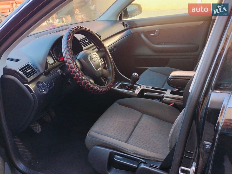 Седан Audi A4 2004 в Радомышле