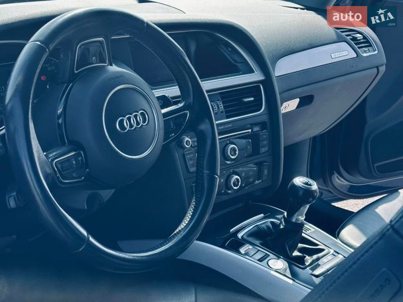 Седан Audi A4 2015 в Рівному