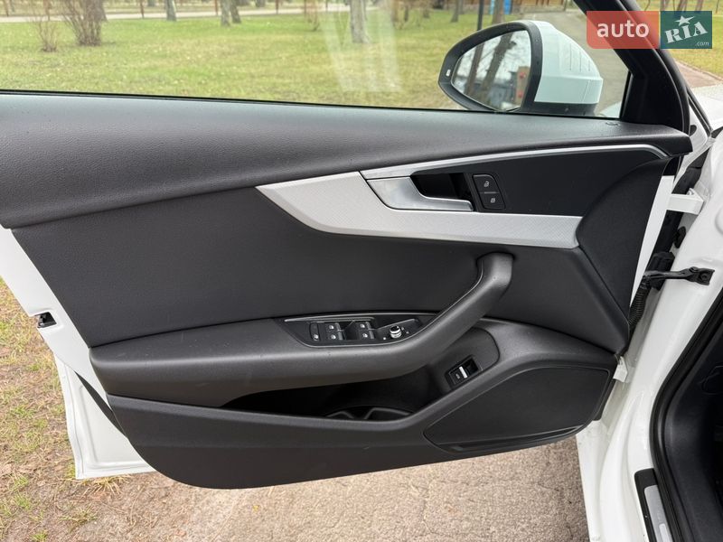 Седан Audi A4 2017 в Киеве