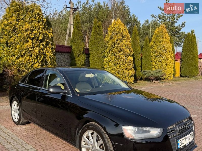 Седан Audi A4 2012 в Львові
