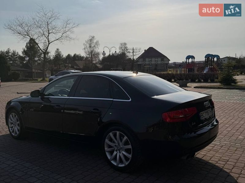 Седан Audi A4 2012 в Львові