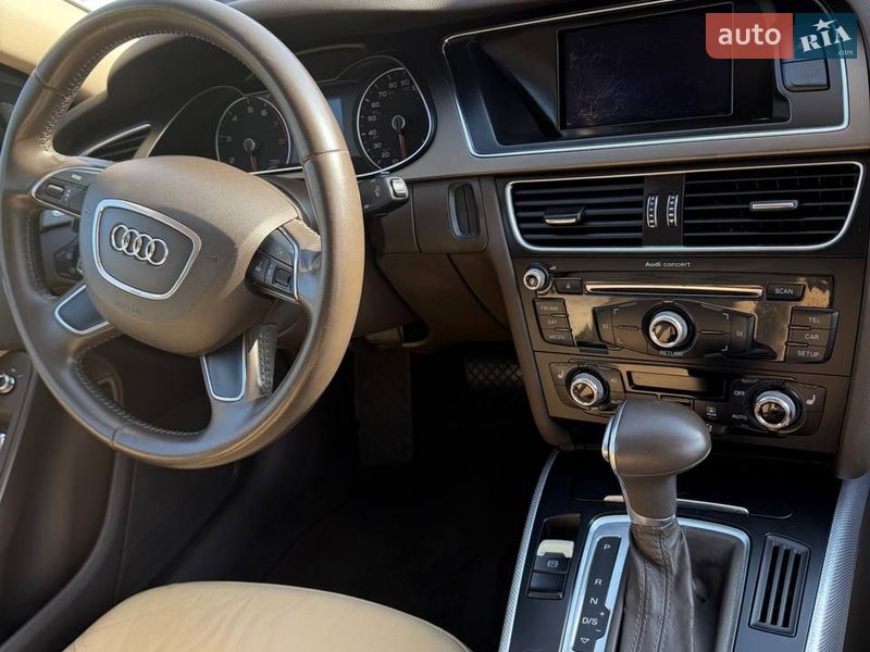 Седан Audi A4 2012 в Львові