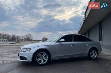 Седан Audi A4 2010 в Львове
