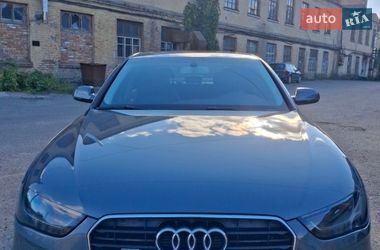 Седан Audi A4 2014 в Ромнах