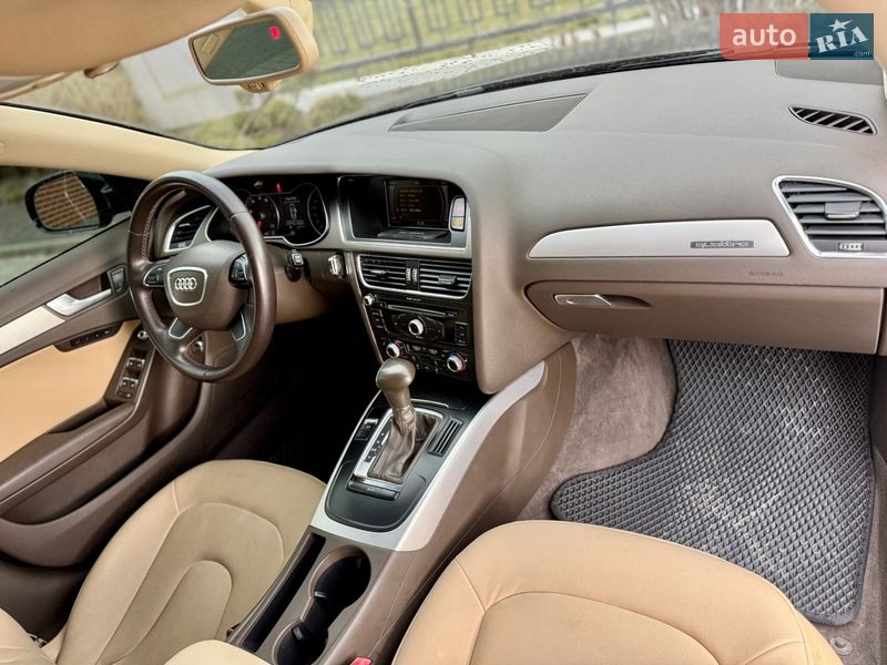 Седан Audi A4 2013 в Львове