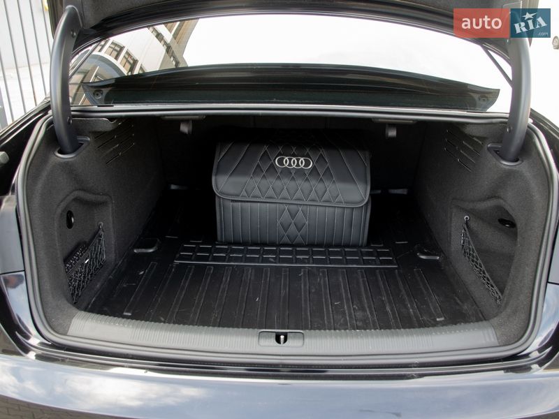 Седан Audi A4 2015 в Черкассах
