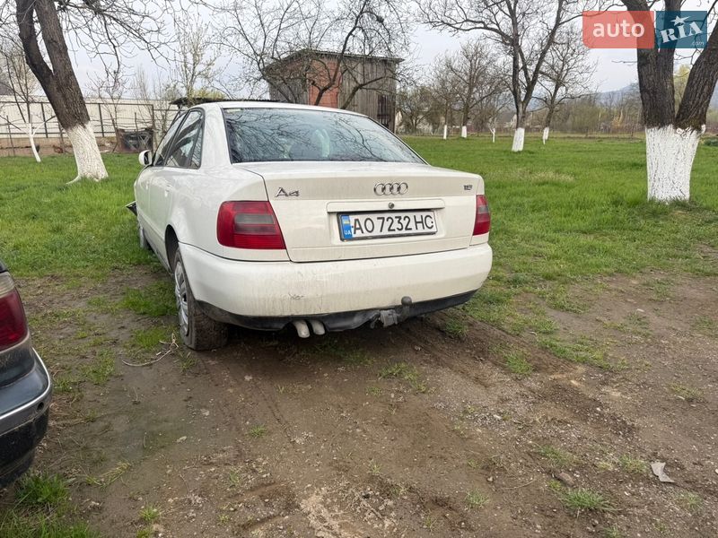 Седан Audi A4 1996 в Тячеве
