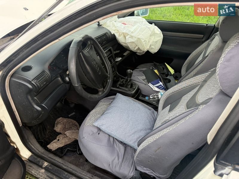 Седан Audi A4 1996 в Тячеве