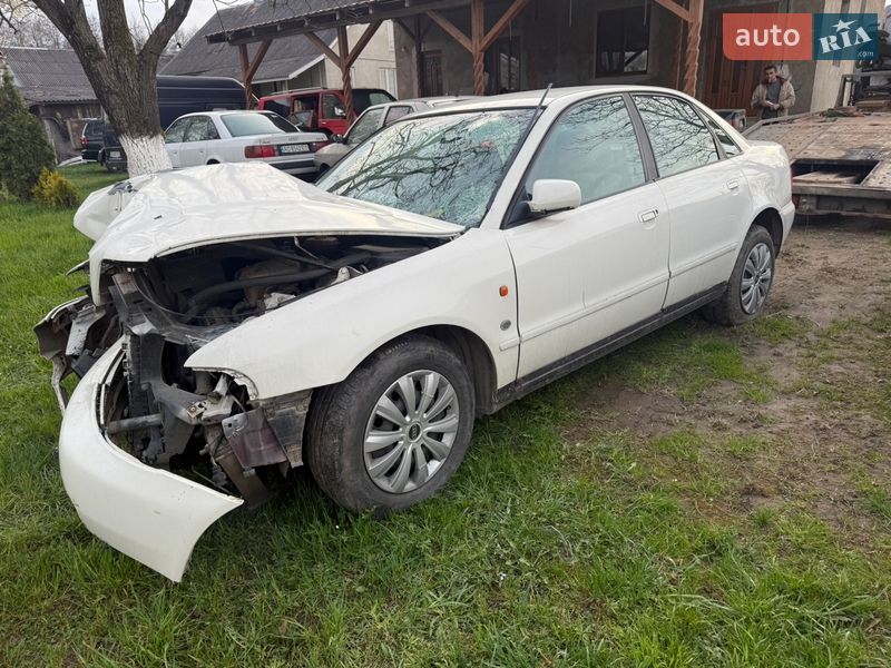 Седан Audi A4 1996 в Тячеве