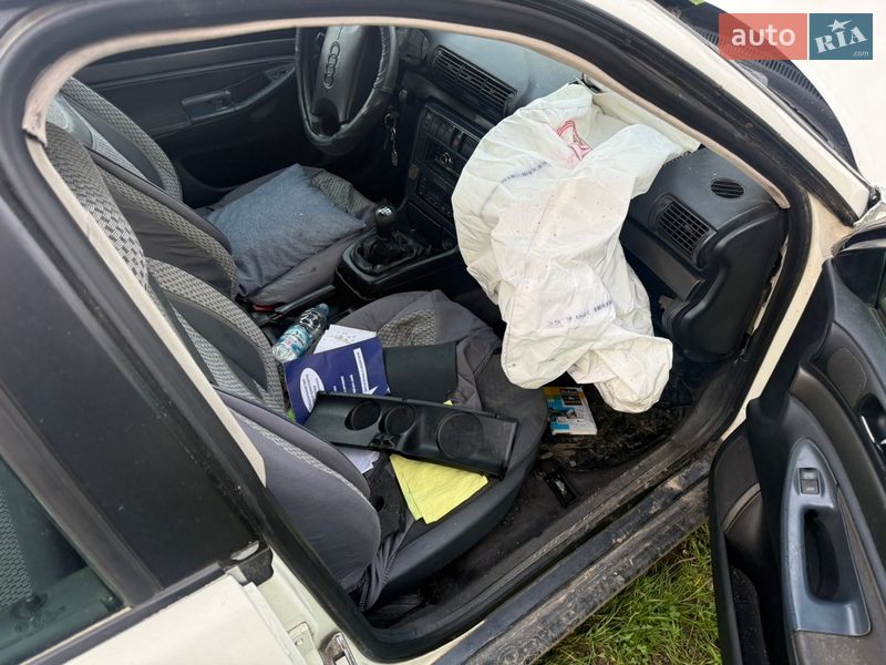 Седан Audi A4 1996 в Тячеві