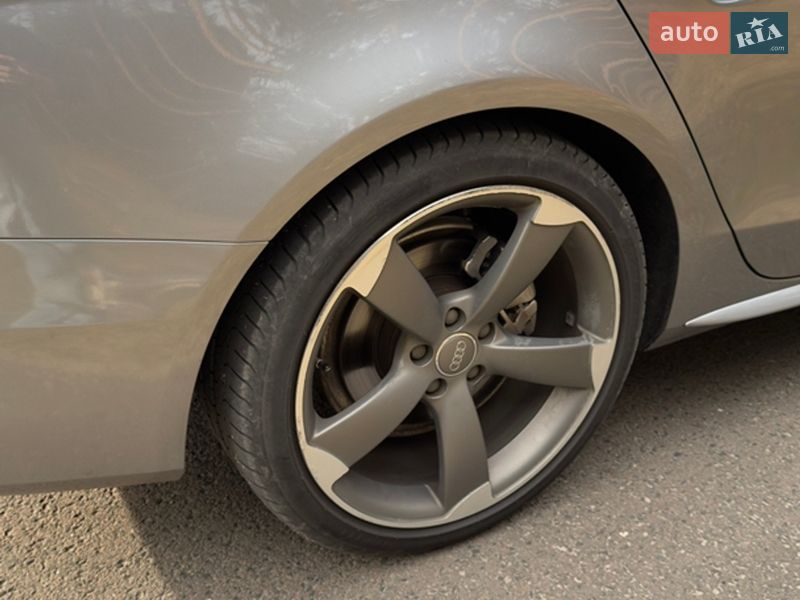 Седан Audi A4 2014 в Шацьку
