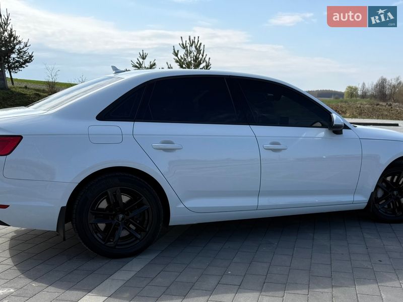 Седан Audi A4 2016 в Львове