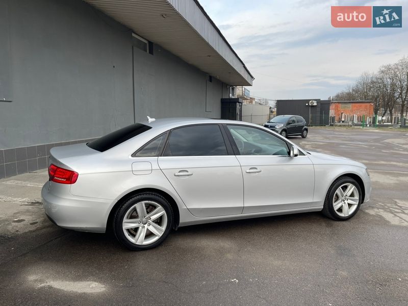 Седан Audi A4 2010 в Вараше