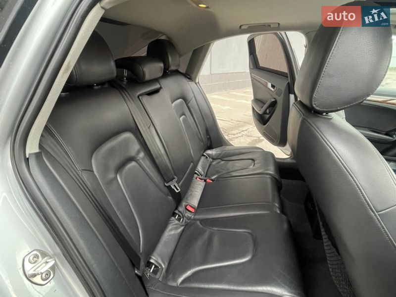 Седан Audi A4 2010 в Вараше