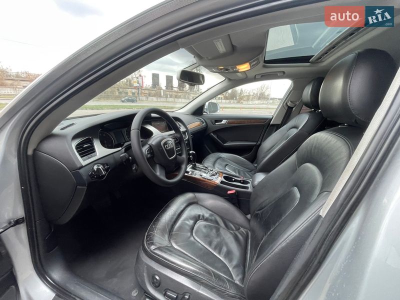 Седан Audi A4 2010 в Вараше