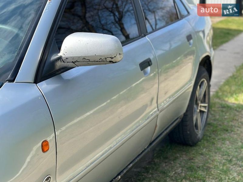 Седан Audi A4 1996 в Березному