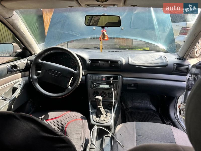 Седан Audi A4 1996 в Березному