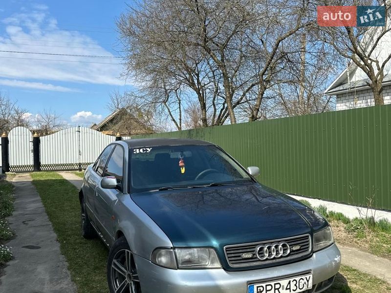 Седан Audi A4 1996 в Березному