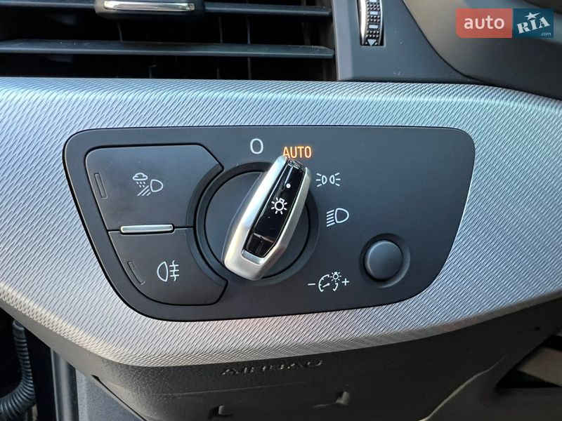 Седан Audi A4 2017 в Киеве