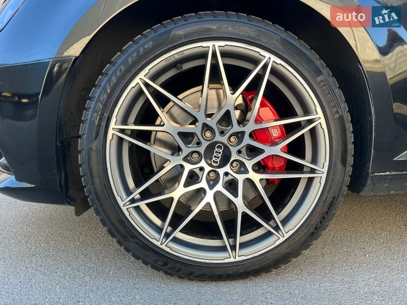 Седан Audi A4 2017 в Киеве