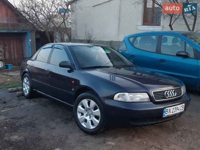 Седан Audi A4 1995 в Остроге
