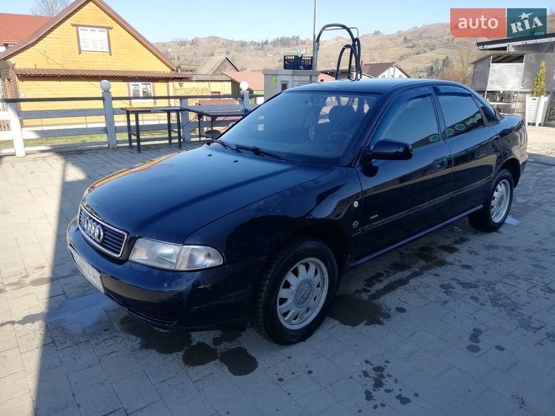 Седан Audi A4 1995 в Рахове