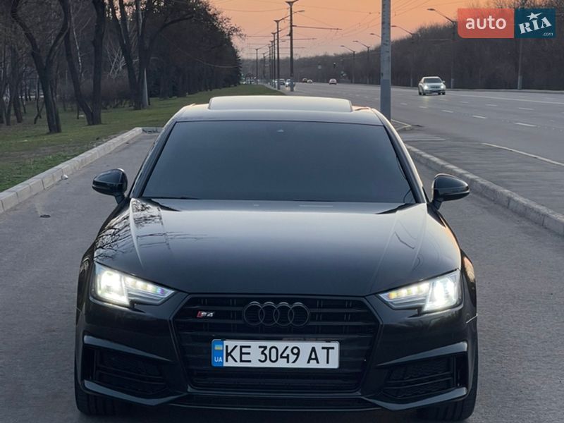 Седан Audi A4 2018 в Кривом Роге