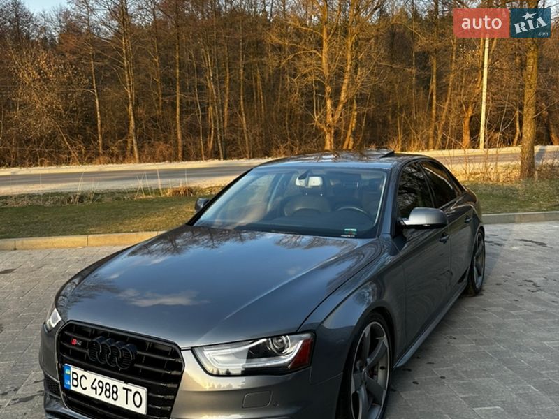 Седан Audi A4 2013 в Новояворовске