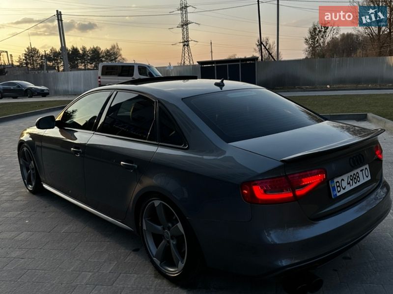Седан Audi A4 2013 в Новояворовске