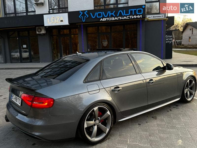 Седан Audi A4 2013 в Новояворовске