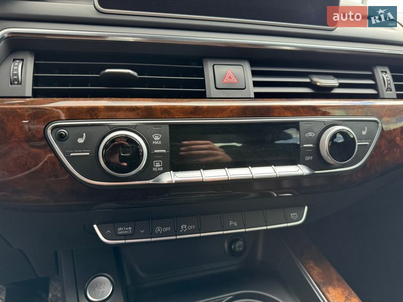 Седан Audi A4 2017 в Хмельницком