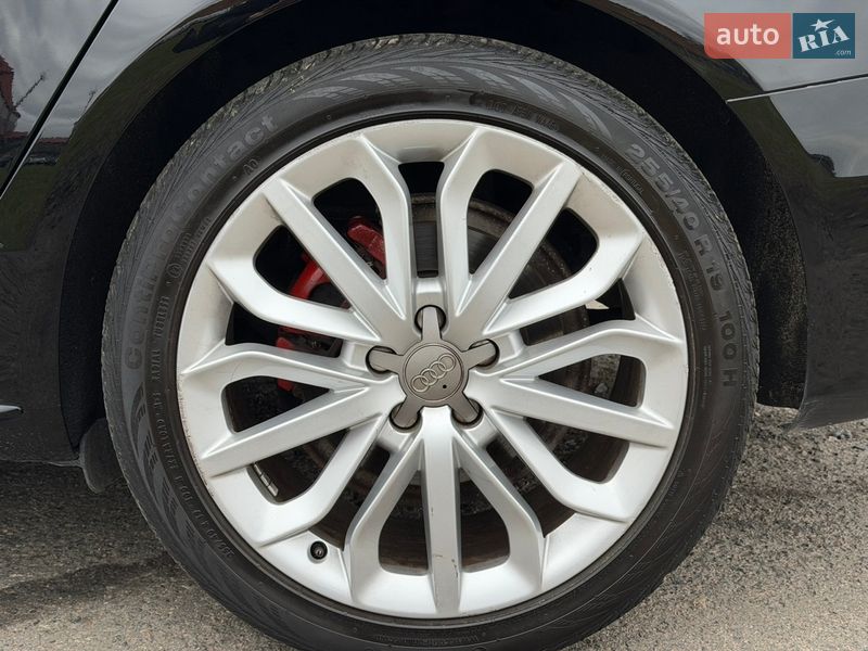 Седан Audi A4 2015 в Луцьку