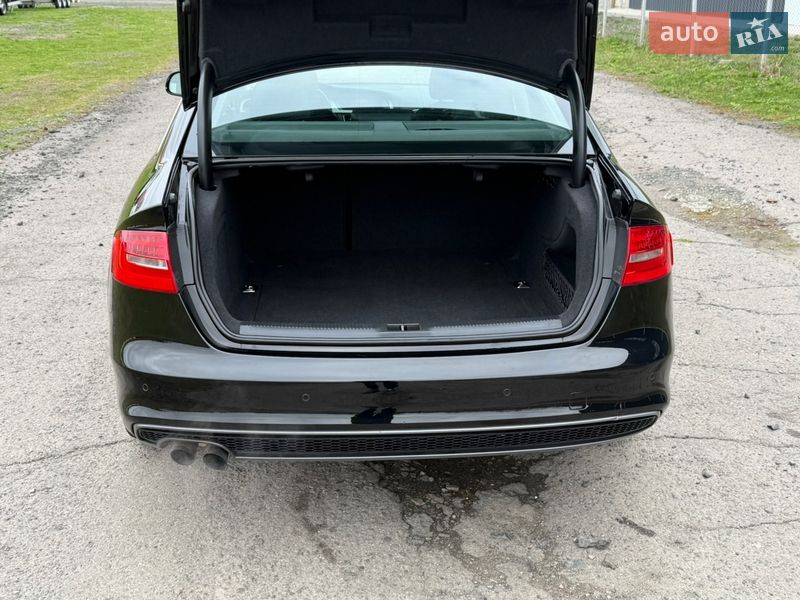 Седан Audi A4 2015 в Луцьку