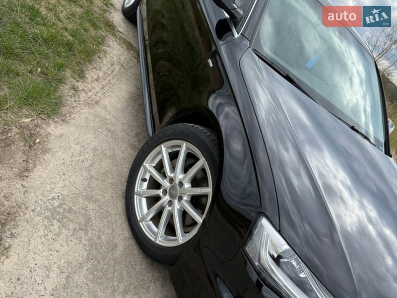 Седан Audi A4 2015 в Вараше