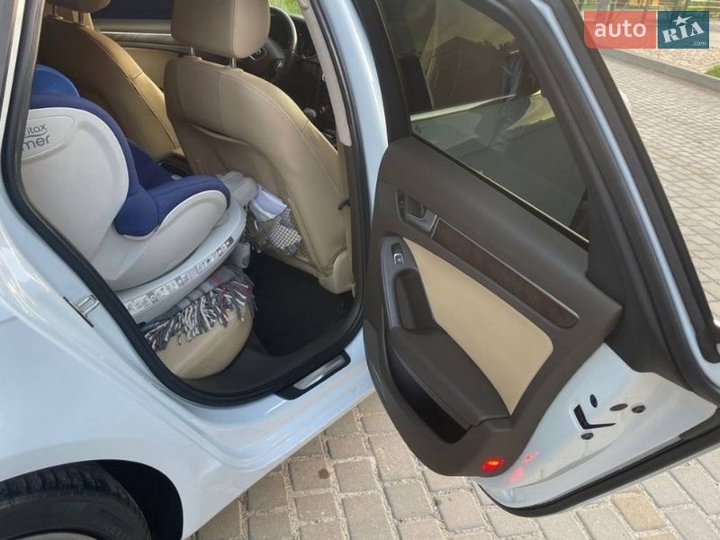 Седан Audi A4 2013 в Львове