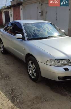 Седан Audi A4 2000 в Черновцах