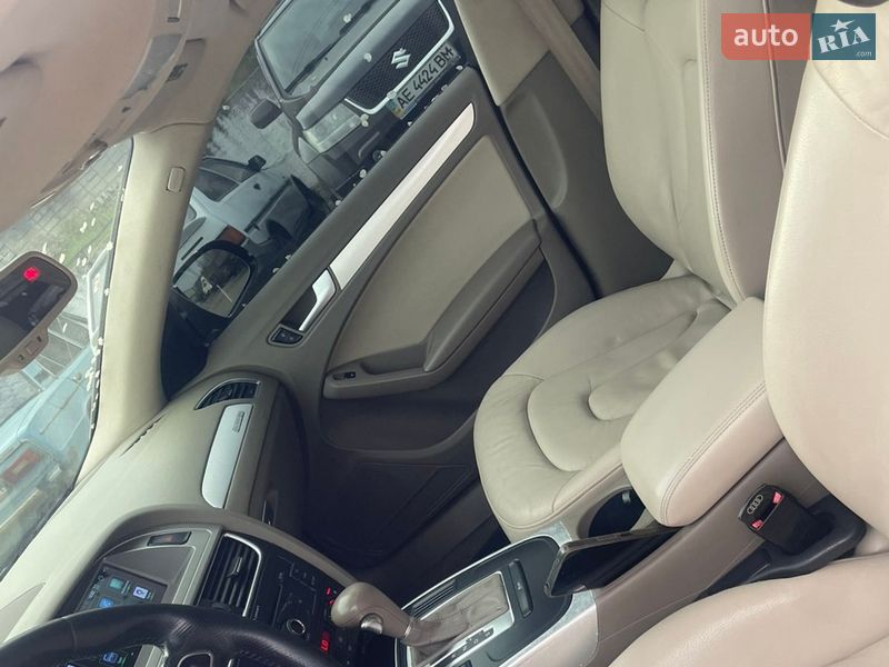 Седан Audi A4 2012 в Дніпрі